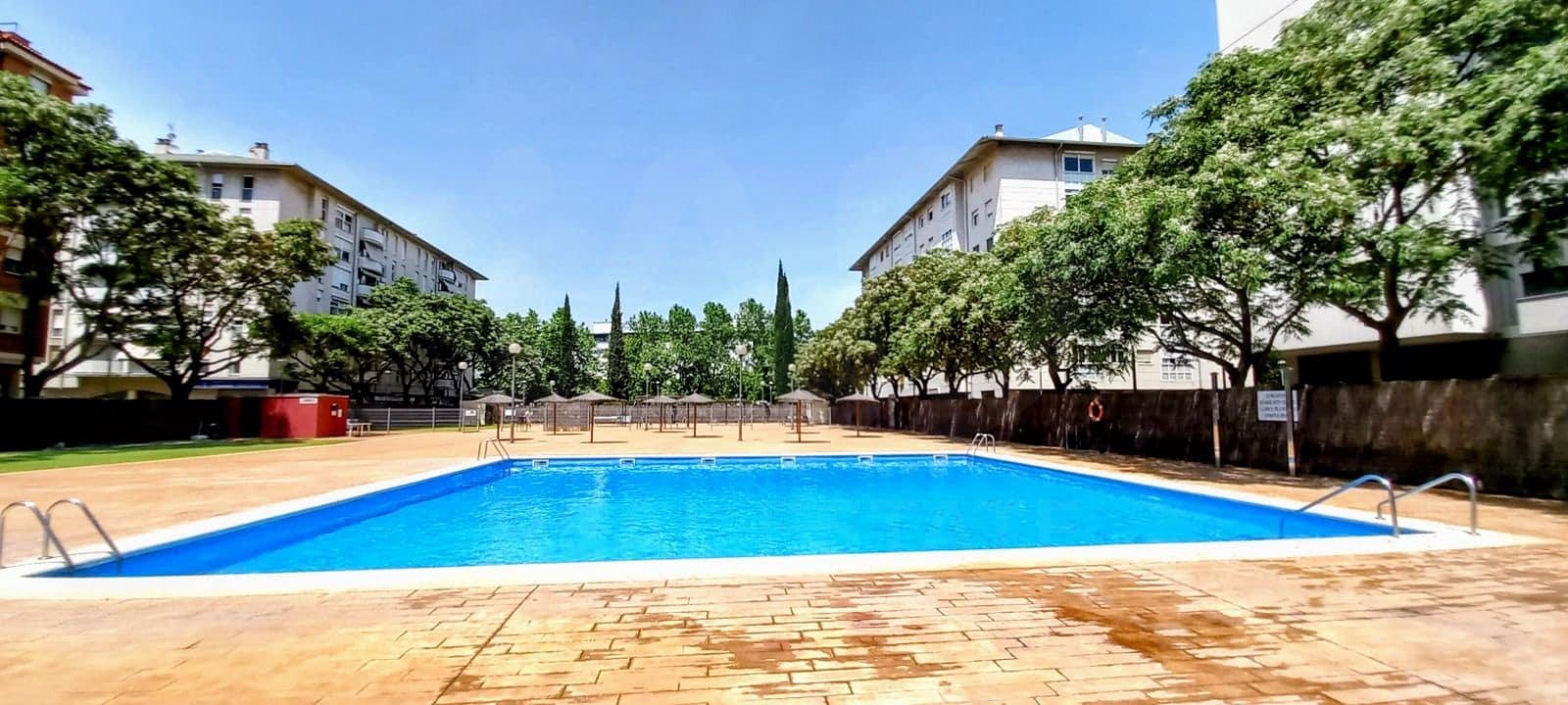 2 sovrum Lägenhet till salu i Barcelona stad med pool - 240 000 € (Ref: 9991187)