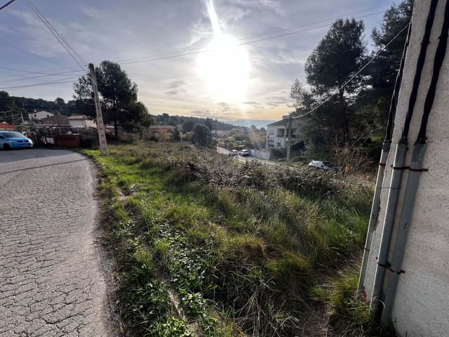 Ubebygd land til salgs i Barcelona by - € 18 500 (Ref: 9991190)