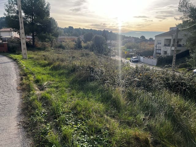 Ubebygd land til salgs i Barcelona by - € 18 500 (Ref: 9991190)