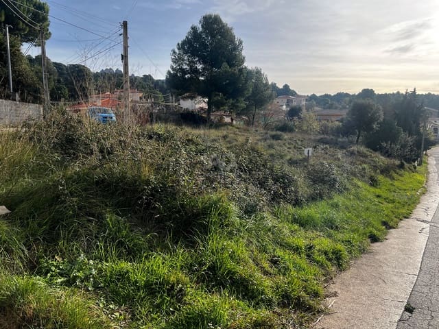 Ubebygd land til salgs i Barcelona by - € 18 500 (Ref: 9991190)