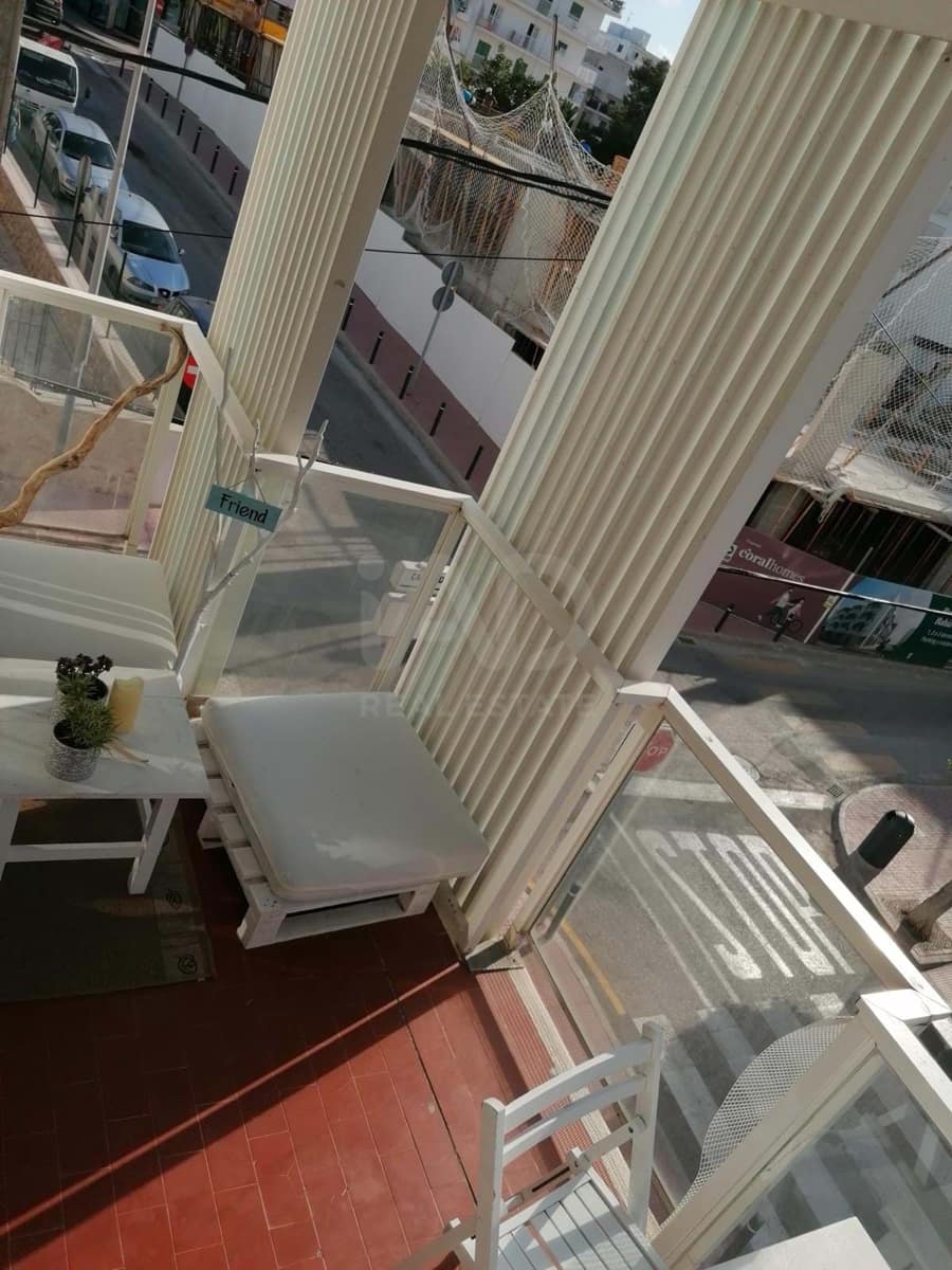Studio till salu i Sant Antoni de Portmany - 295 000 € (Ref: 9991192)