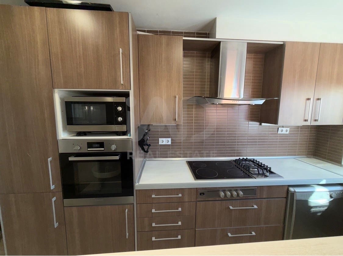 5 bedroom Terraced Villa for sale in Lleida city with garage - € 248,000 (Ref: 9991195)