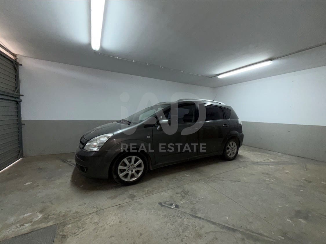 5 bedroom Terraced Villa for sale in Lleida city with garage - € 248,000 (Ref: 9991195)
