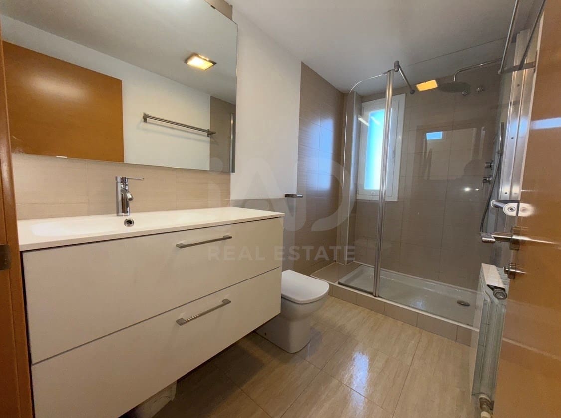 5 bedroom Terraced Villa for sale in Lleida city with garage - € 248,000 (Ref: 9991195)