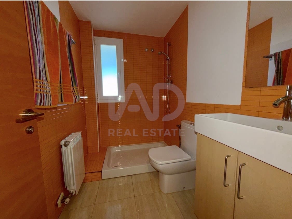 5 bedroom Terraced Villa for sale in Lleida city with garage - € 248,000 (Ref: 9991195)