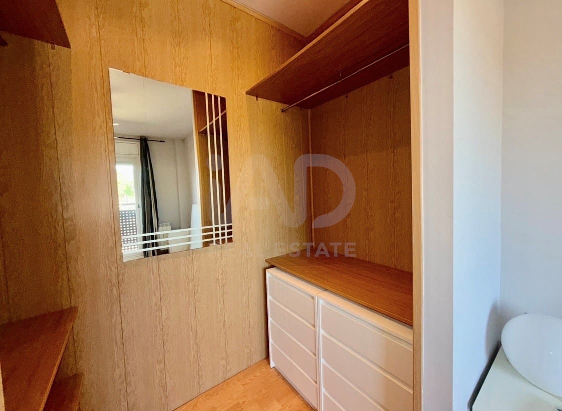 5 bedroom Terraced Villa for sale in Lleida city with garage - € 248,000 (Ref: 9991195)