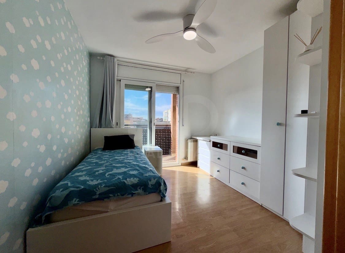 5 bedroom Terraced Villa for sale in Lleida city with garage - € 248,000 (Ref: 9991195)