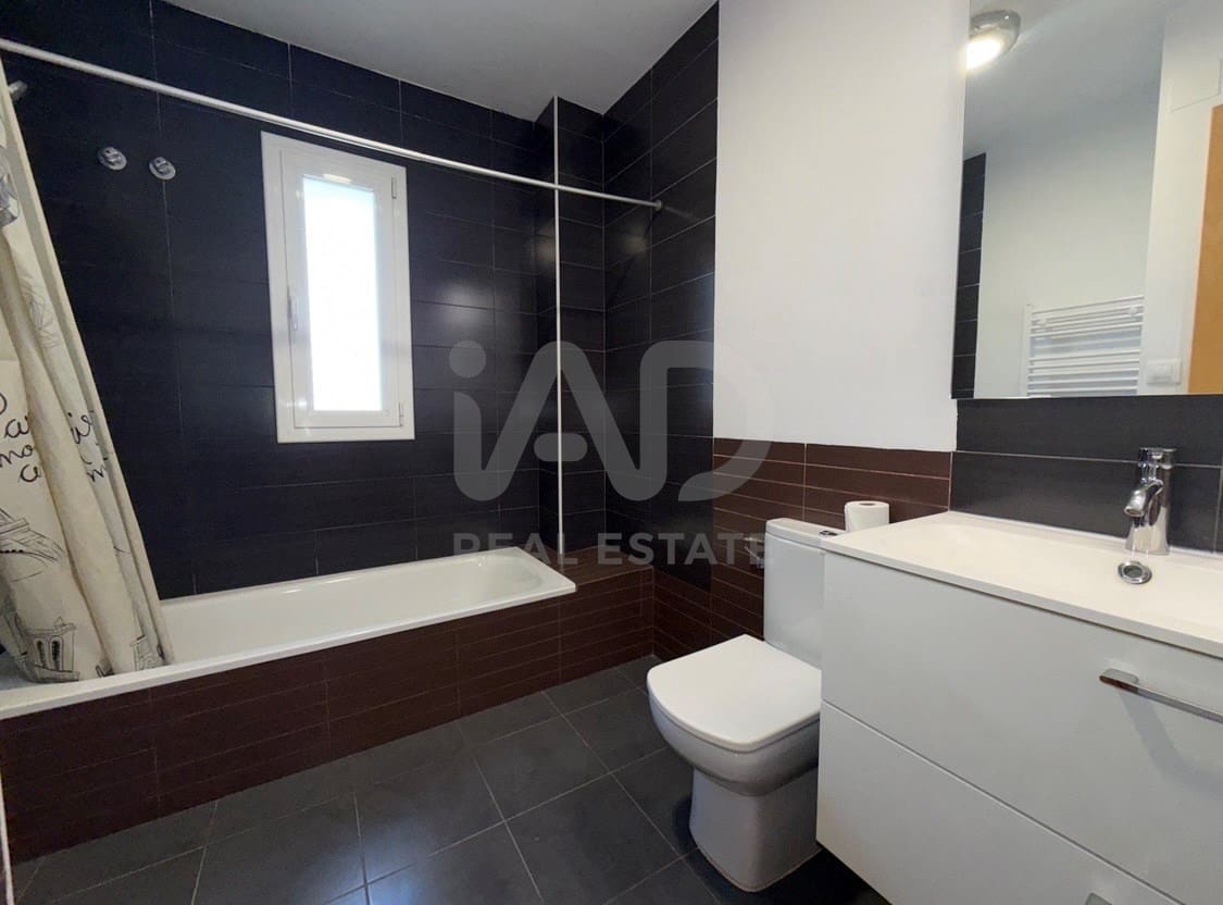 5 bedroom Terraced Villa for sale in Lleida city with garage - € 248,000 (Ref: 9991195)