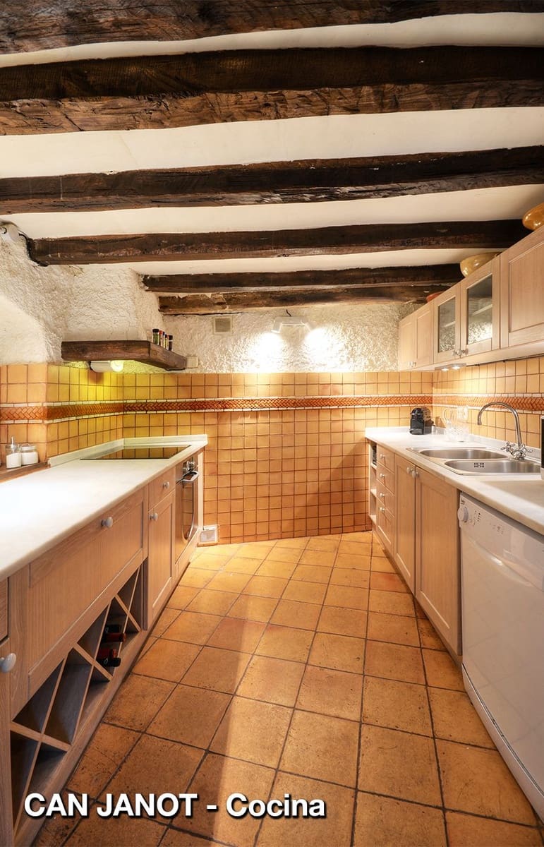 13 bedroom Finca/Country House for sale in Girona city - € 1,700,000 (Ref: 9991196)