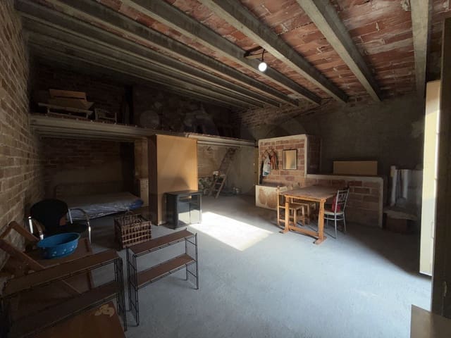 Rekkehus til salgs i Lleida by med garasje - € 51 500 (Ref: 9991201)