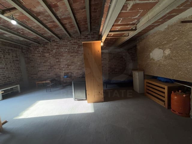 Rekkehus til salgs i Lleida by med garasje - € 51 500 (Ref: 9991201)