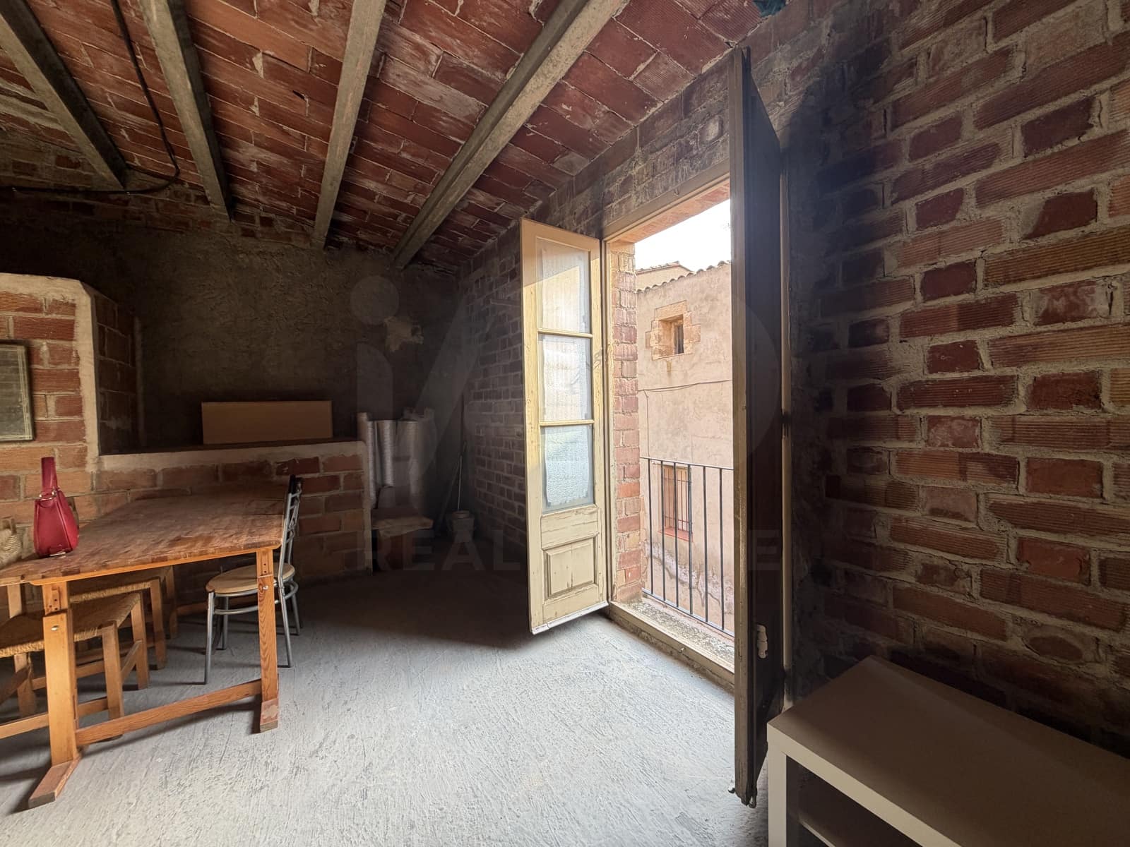 Rekkehus til salgs i Lleida by med garasje - € 51 500 (Ref: 9991201)