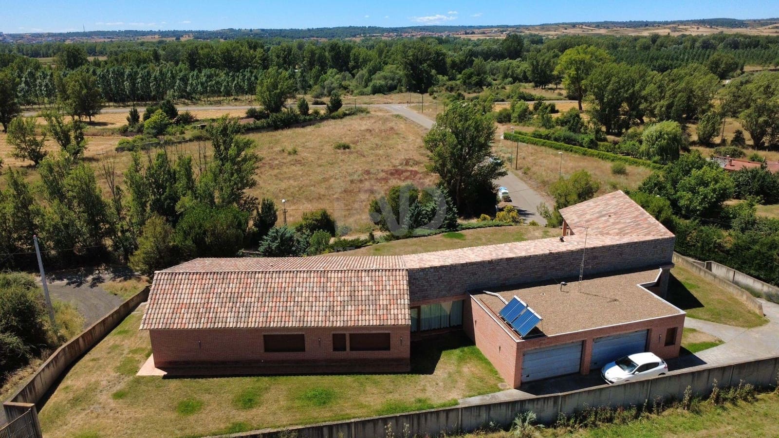 5 slaapkamer Villa te koop in Leon stad met garage - € 465.000 (Ref: 9991203)
