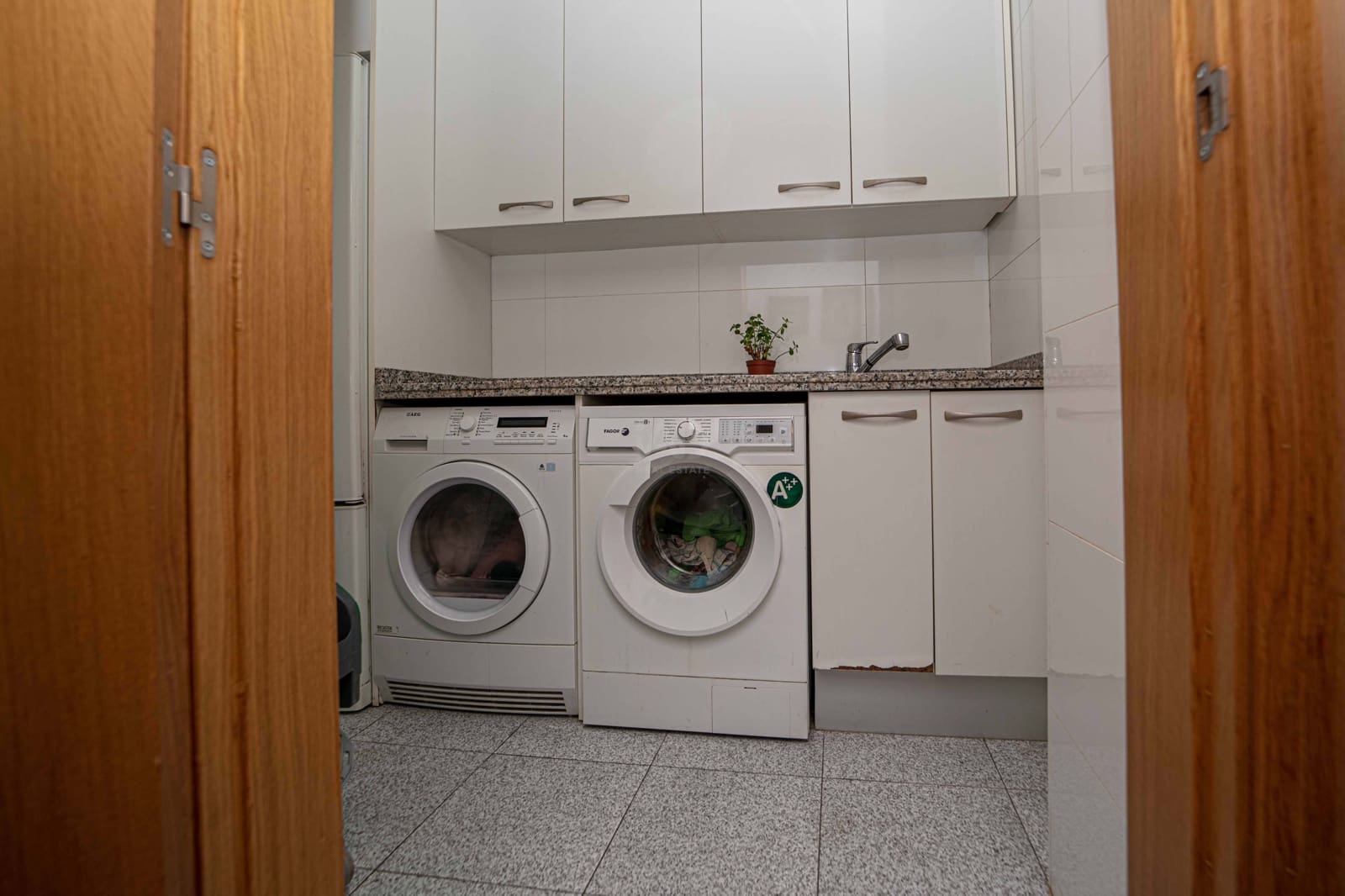 5 slaapkamer Villa te koop in Leon stad met garage - € 465.000 (Ref: 9991203)