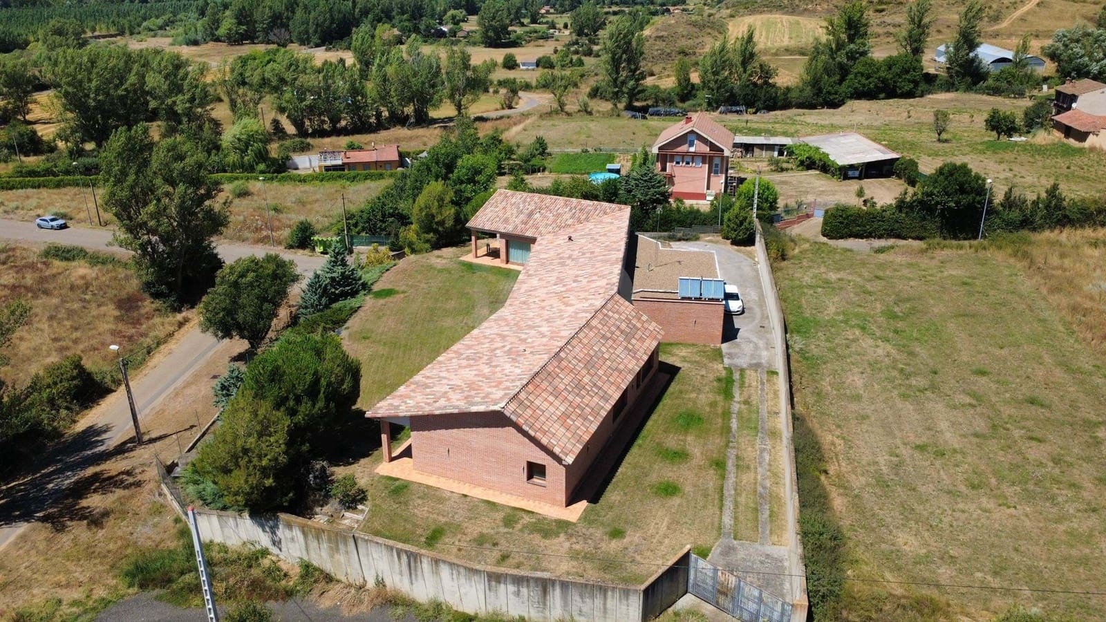 5 slaapkamer Villa te koop in Leon stad met garage - € 465.000 (Ref: 9991203)