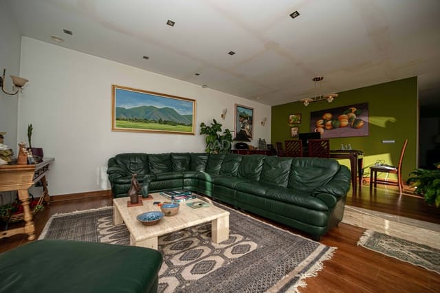 5 slaapkamer Villa te koop in León stad met garage - € 465.000 (Ref: 9991203)