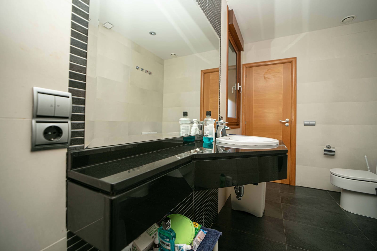 5 slaapkamer Villa te koop in Leon stad met garage - € 465.000 (Ref: 9991203)