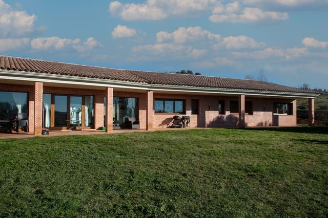 5 slaapkamer Villa te koop in León stad met garage - € 465.000 (Ref: 9991203)