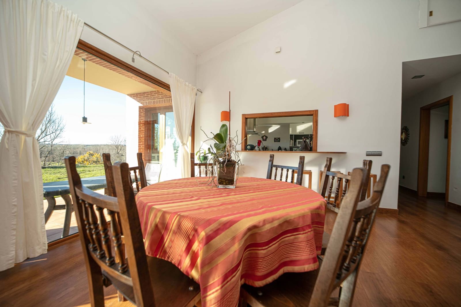 5 slaapkamer Villa te koop in Leon stad met garage - € 465.000 (Ref: 9991203)