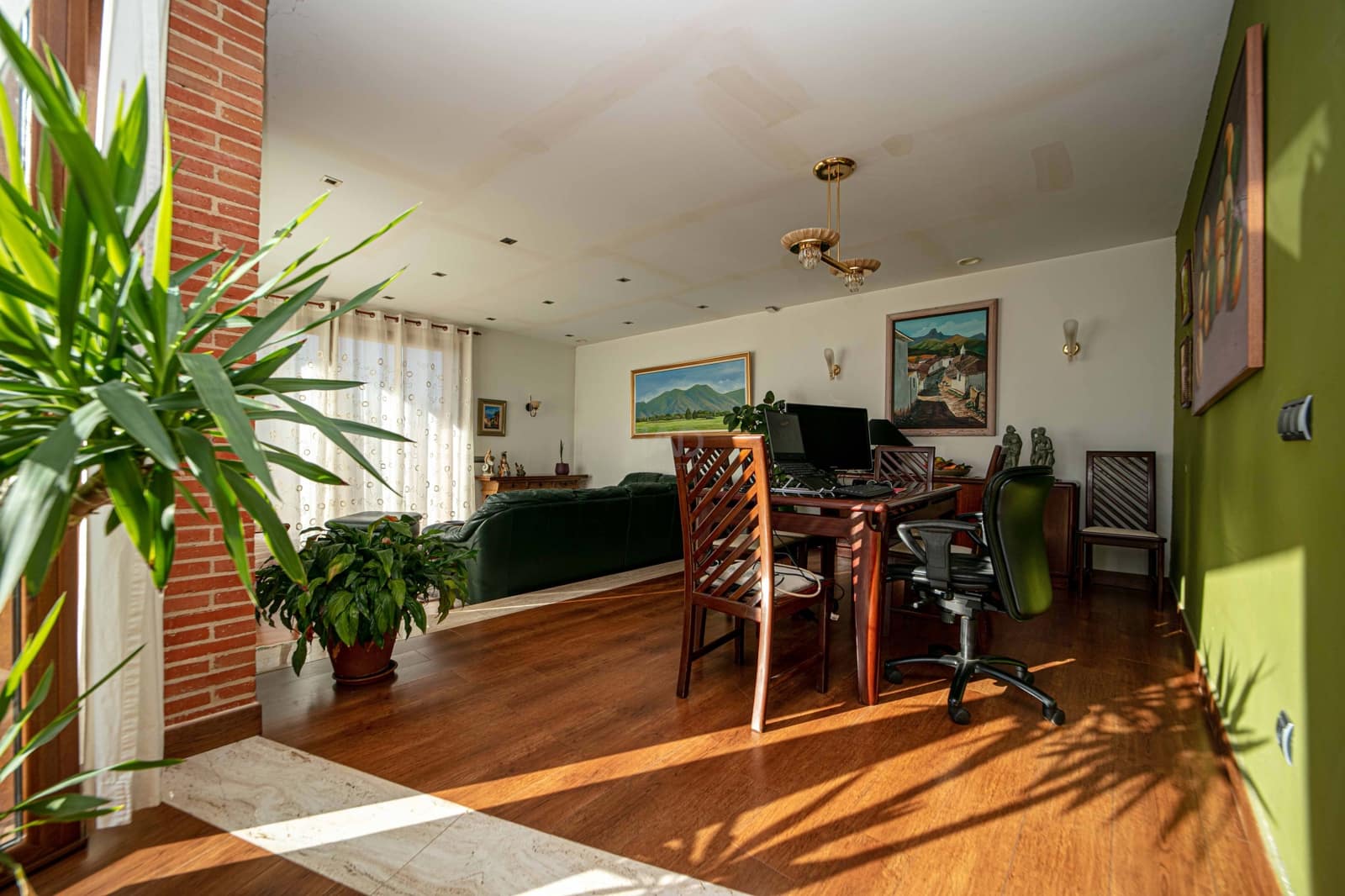 5 slaapkamer Villa te koop in Leon stad met garage - € 465.000 (Ref: 9991203)