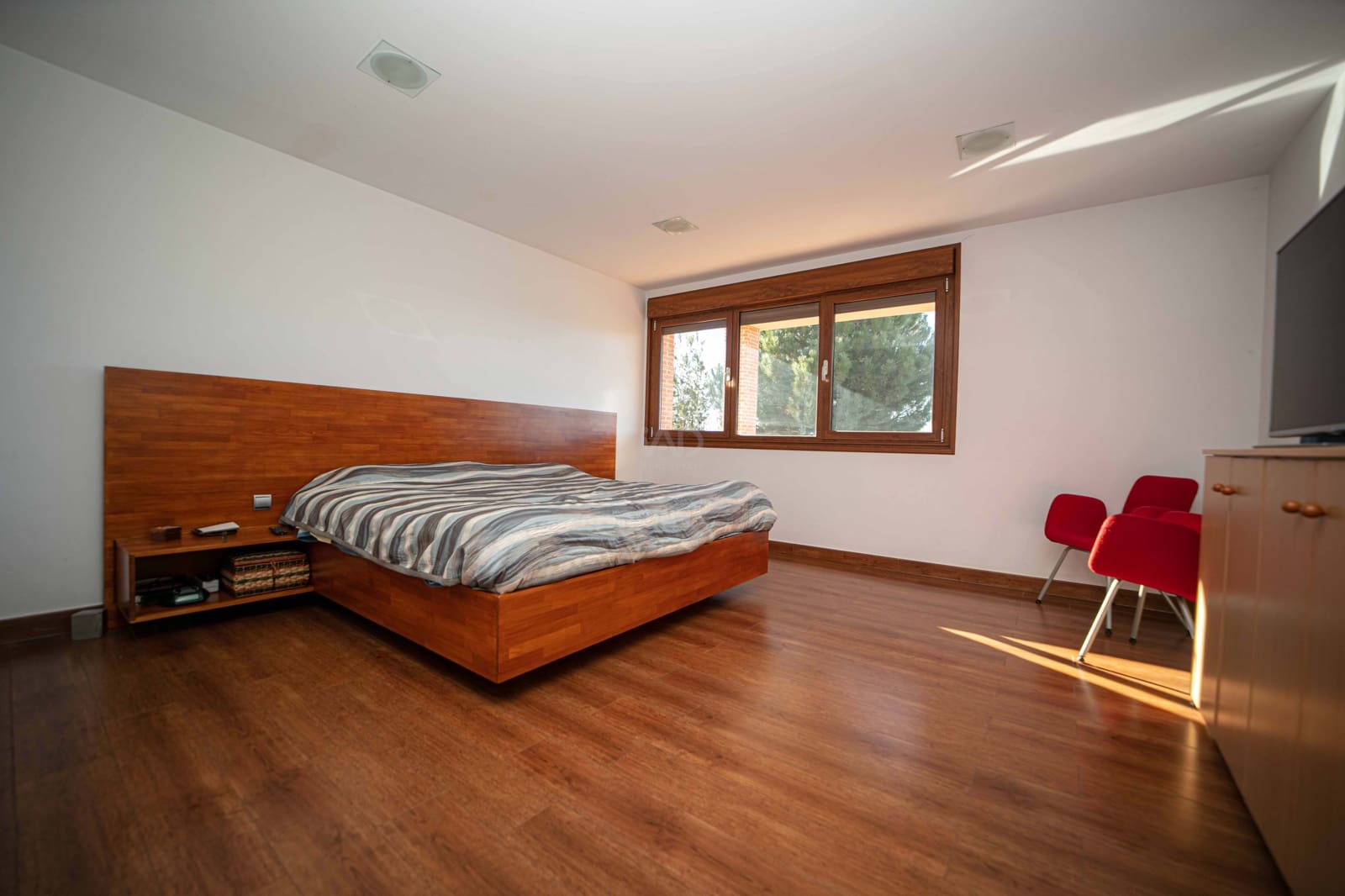 5 slaapkamer Villa te koop in Leon stad met garage - € 465.000 (Ref: 9991203)