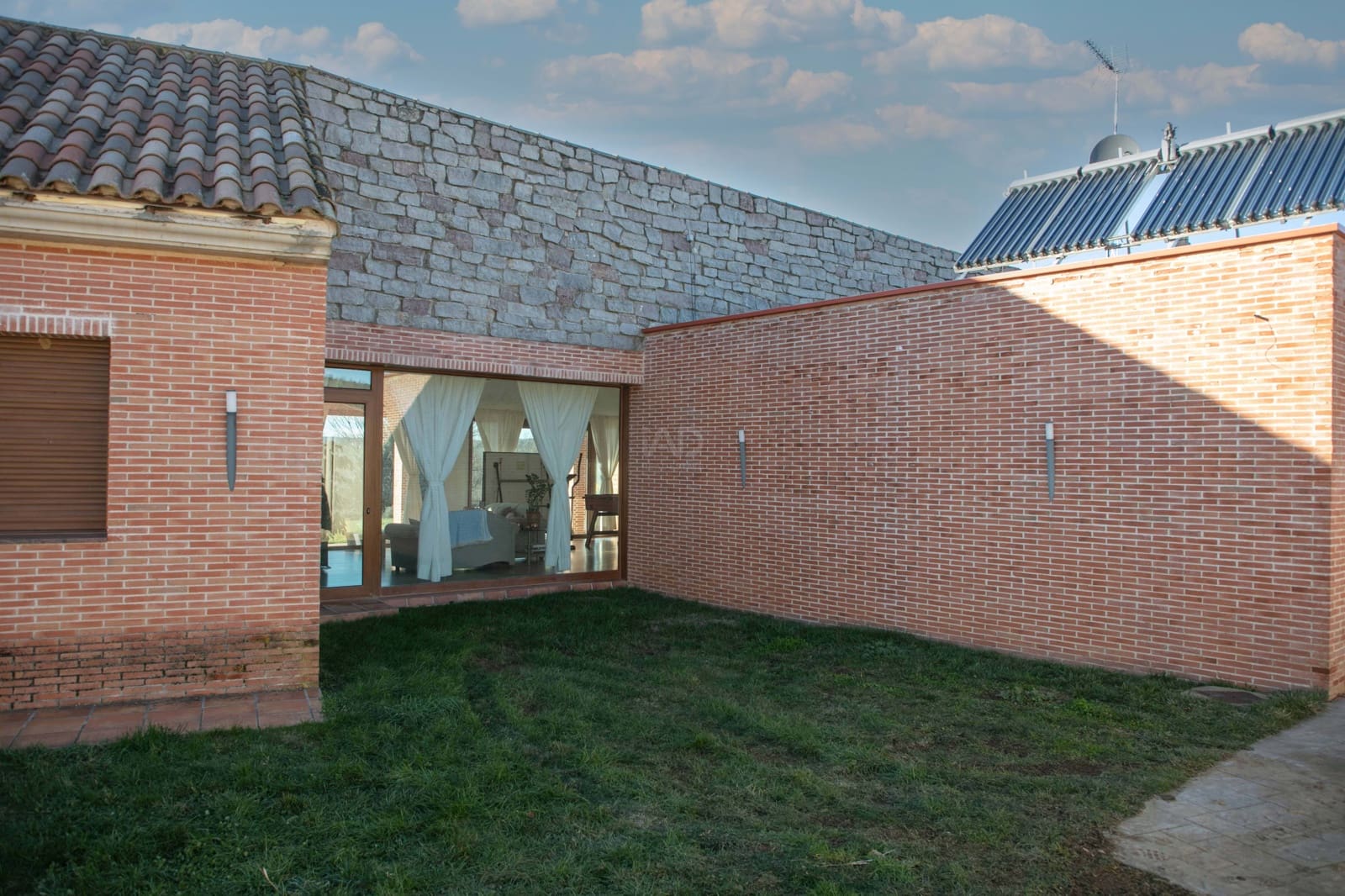 5 slaapkamer Villa te koop in Leon stad met garage - € 465.000 (Ref: 9991203)