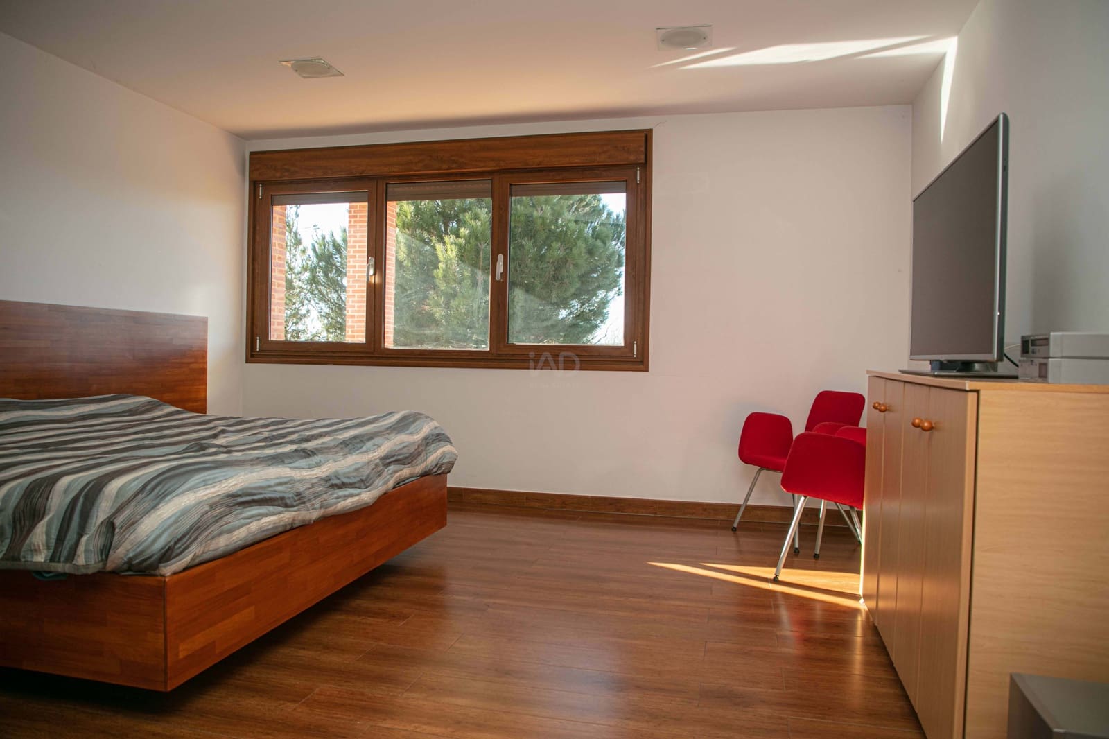 5 slaapkamer Villa te koop in Leon stad met garage - € 465.000 (Ref: 9991203)