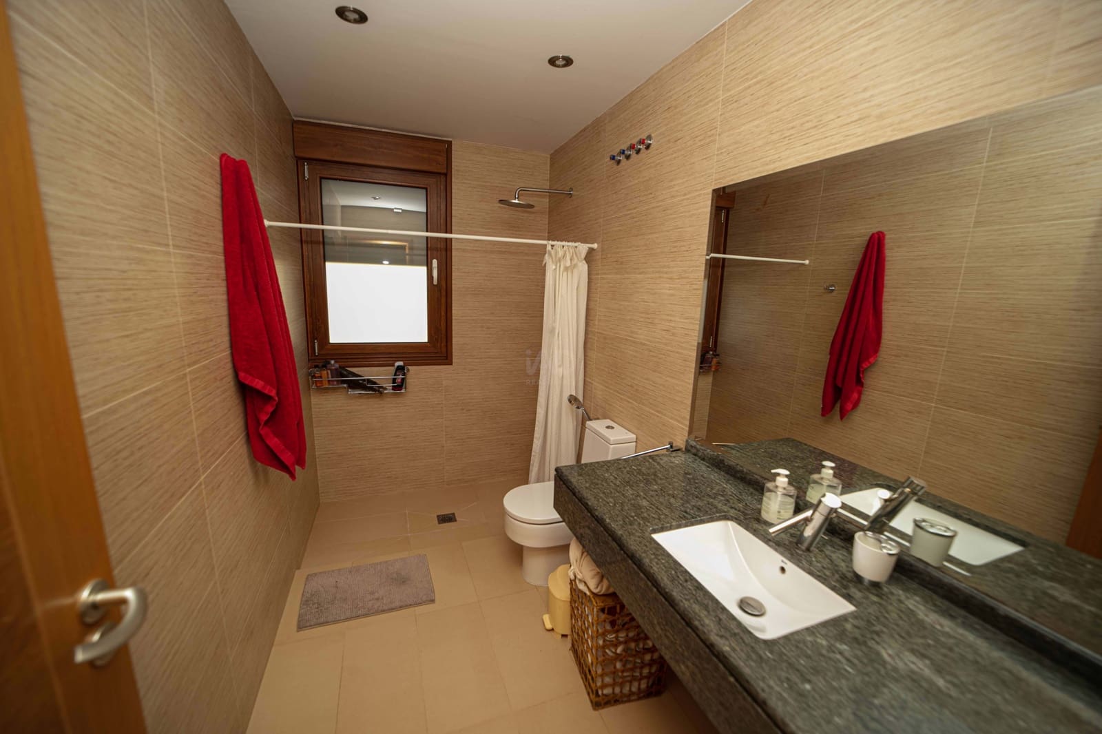 5 slaapkamer Villa te koop in Leon stad met garage - € 465.000 (Ref: 9991203)