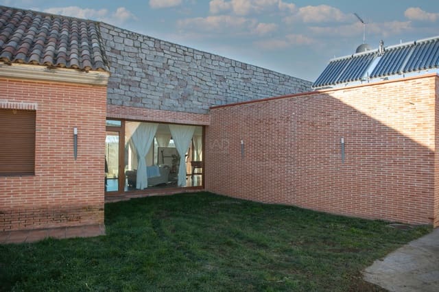 5 slaapkamer Villa te koop in León stad met garage - € 465.000 (Ref: 9991203)