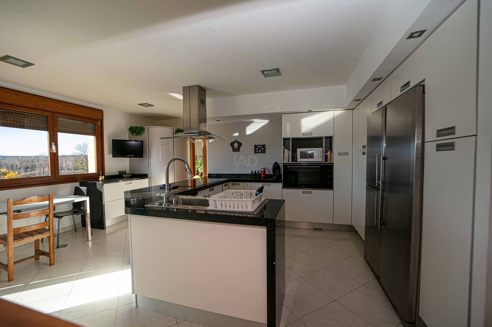 5 slaapkamer Villa te koop in Leon stad met garage - € 465.000 (Ref: 9991203)
