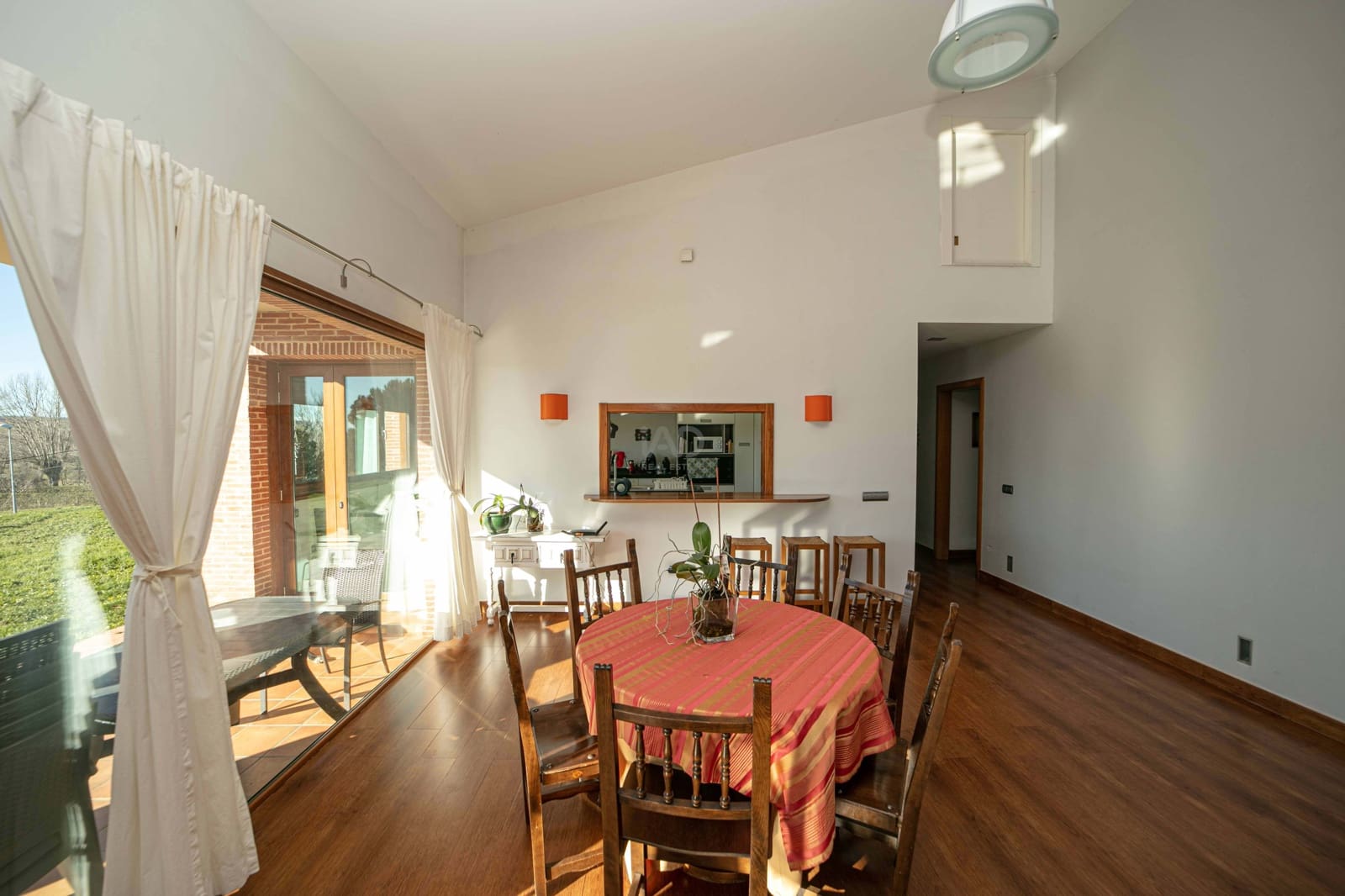 5 slaapkamer Villa te koop in Leon stad met garage - € 465.000 (Ref: 9991203)
