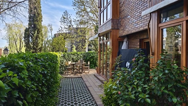 Lejlighed til salg i Aravaca, Madrid by med swimmingpool - € 1.550.000 (Ref: 9991207)