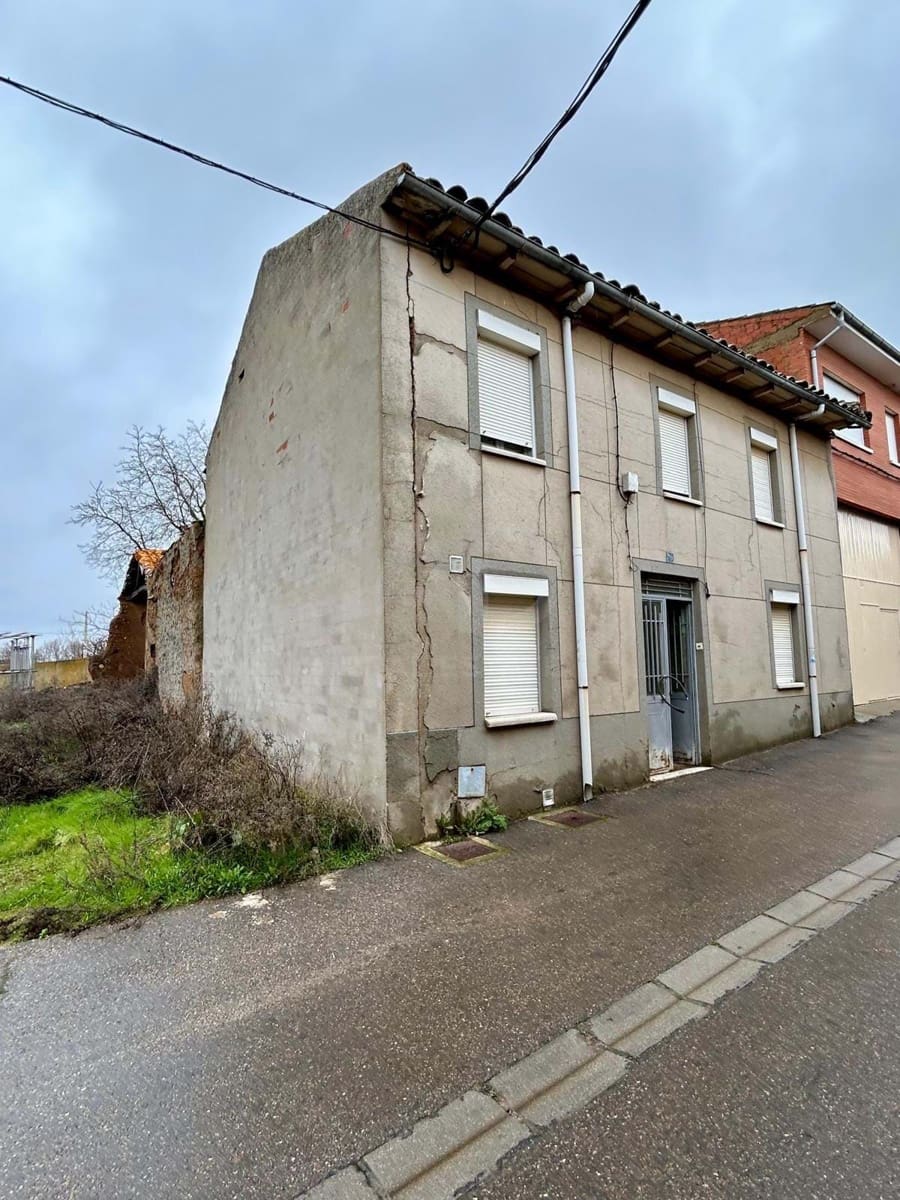 4 slaapkamer Huis te koop in Leon stad - € 24.000 (Ref: 9991208)