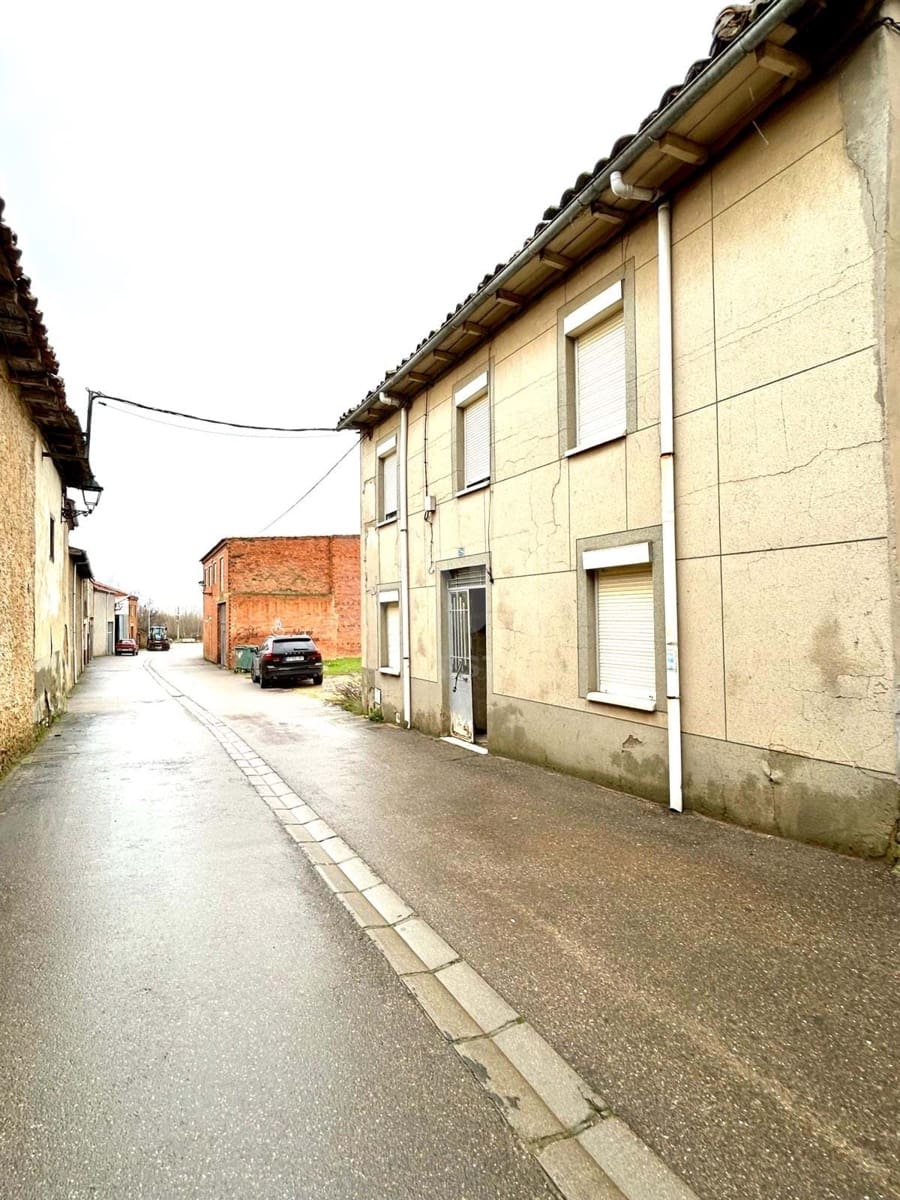 4 slaapkamer Huis te koop in Leon stad - € 24.000 (Ref: 9991208)