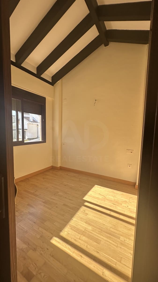 2 soverom Hus til salgs i Sevilla by med svømmebasseng - € 127 000 (Ref: 9991227)