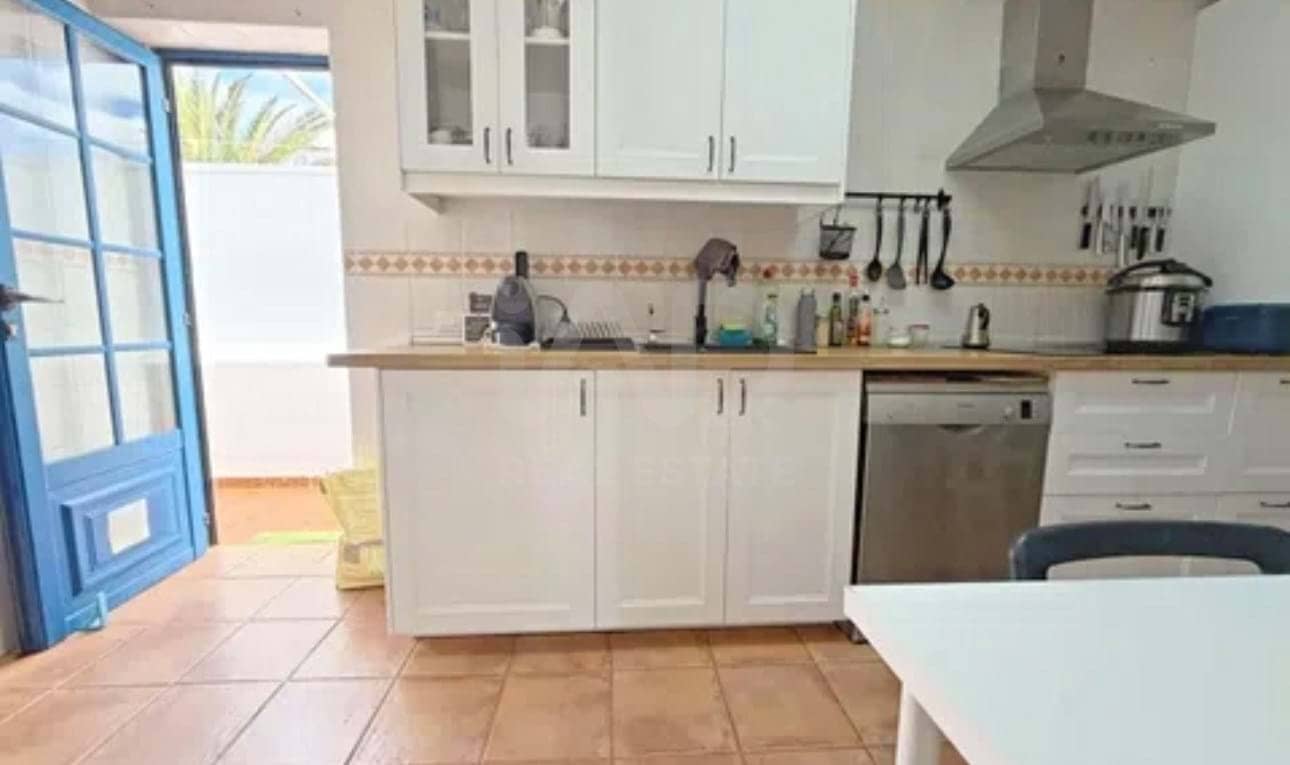 3 soveværelse Rækkehus til salg i Puerto Calero med swimmingpool - € 420.000 (Ref: 9991240)