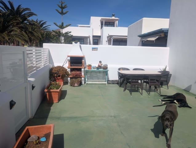 3 soverom Rekkehus til salgs i Puerto Calero, Yaiza med svømmebasseng - € 420 000 (Ref: 9991240)