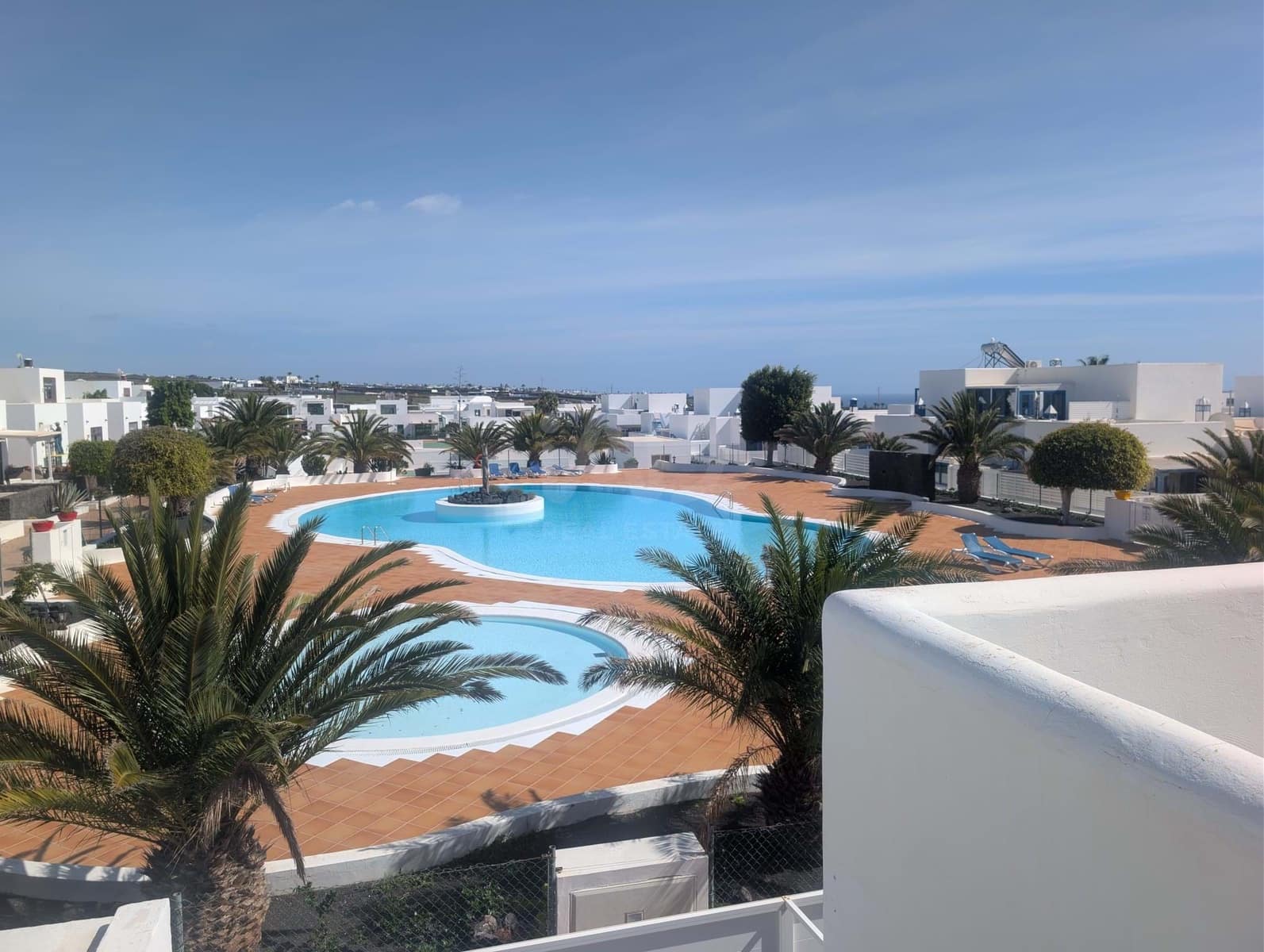 3 soveværelse Rækkehus til salg i Puerto Calero med swimmingpool - € 420.000 (Ref: 9991240)