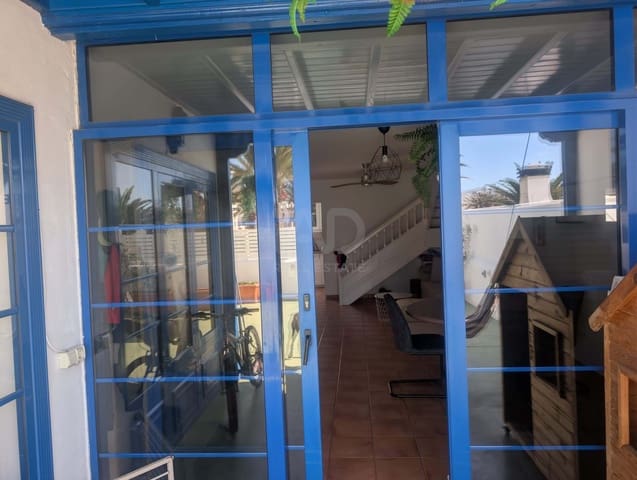 3 soverom Rekkehus til salgs i Puerto Calero, Yaiza med svømmebasseng - € 420 000 (Ref: 9991240)