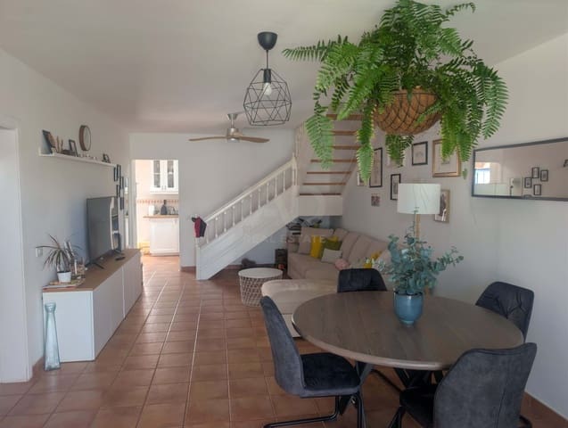 3 soverom Rekkehus til salgs i Puerto Calero, Yaiza med svømmebasseng - € 420 000 (Ref: 9991240)
