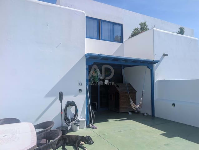 3 soverom Rekkehus til salgs i Puerto Calero, Yaiza med svømmebasseng - € 420 000 (Ref: 9991240)