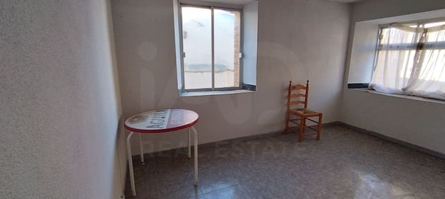 5 bedroom Townhouse for sale in Salamanca city - € 95,000 (Ref: 9991245)