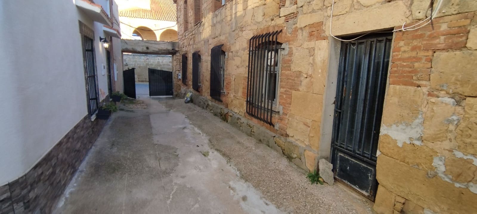 5 slaapkamer Huis te koop in Salamanca stad - € 95.000 (Ref: 9991245)