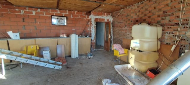 5 bedroom Townhouse for sale in Salamanca city - € 95,000 (Ref: 9991245)