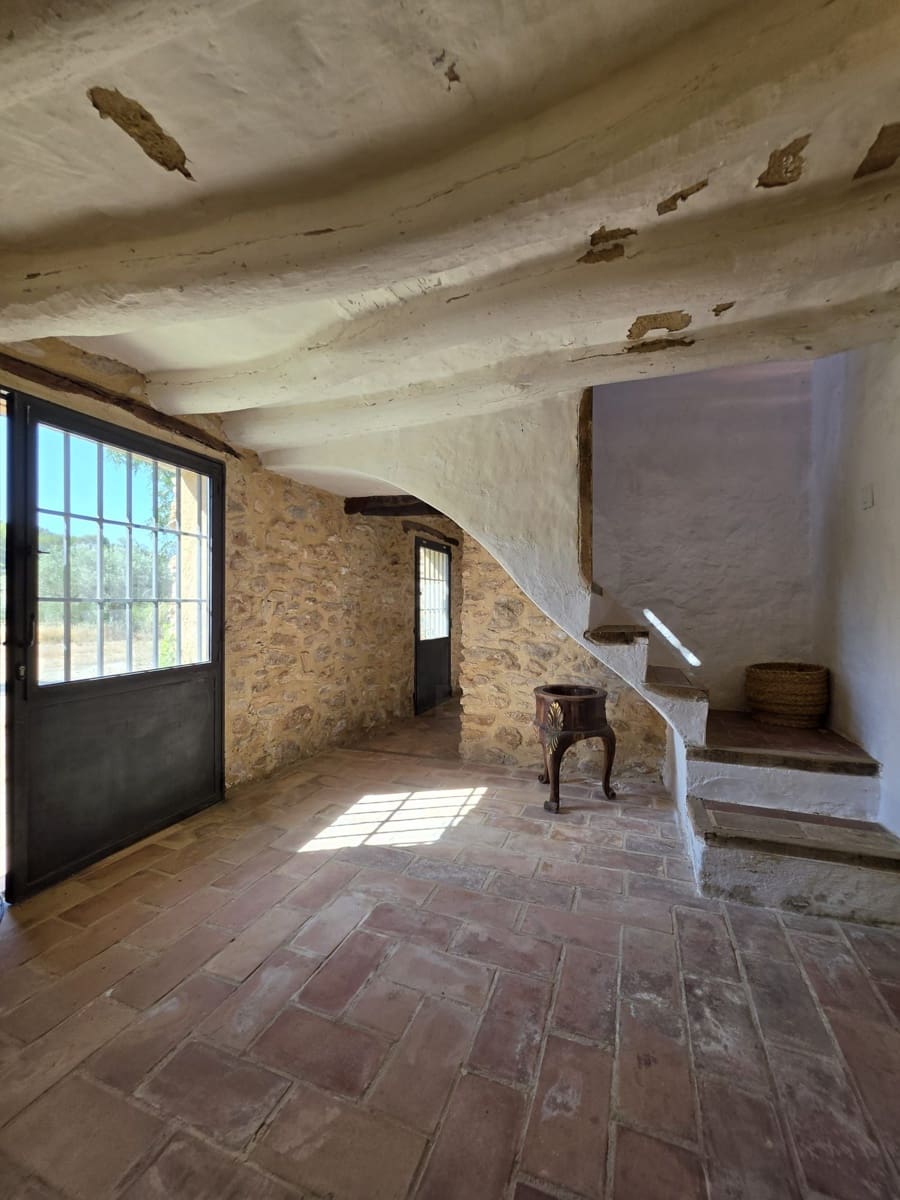 4 bedroom Finca/Country House for sale in Tarragona city - € 395,000 (Ref: 9991247)