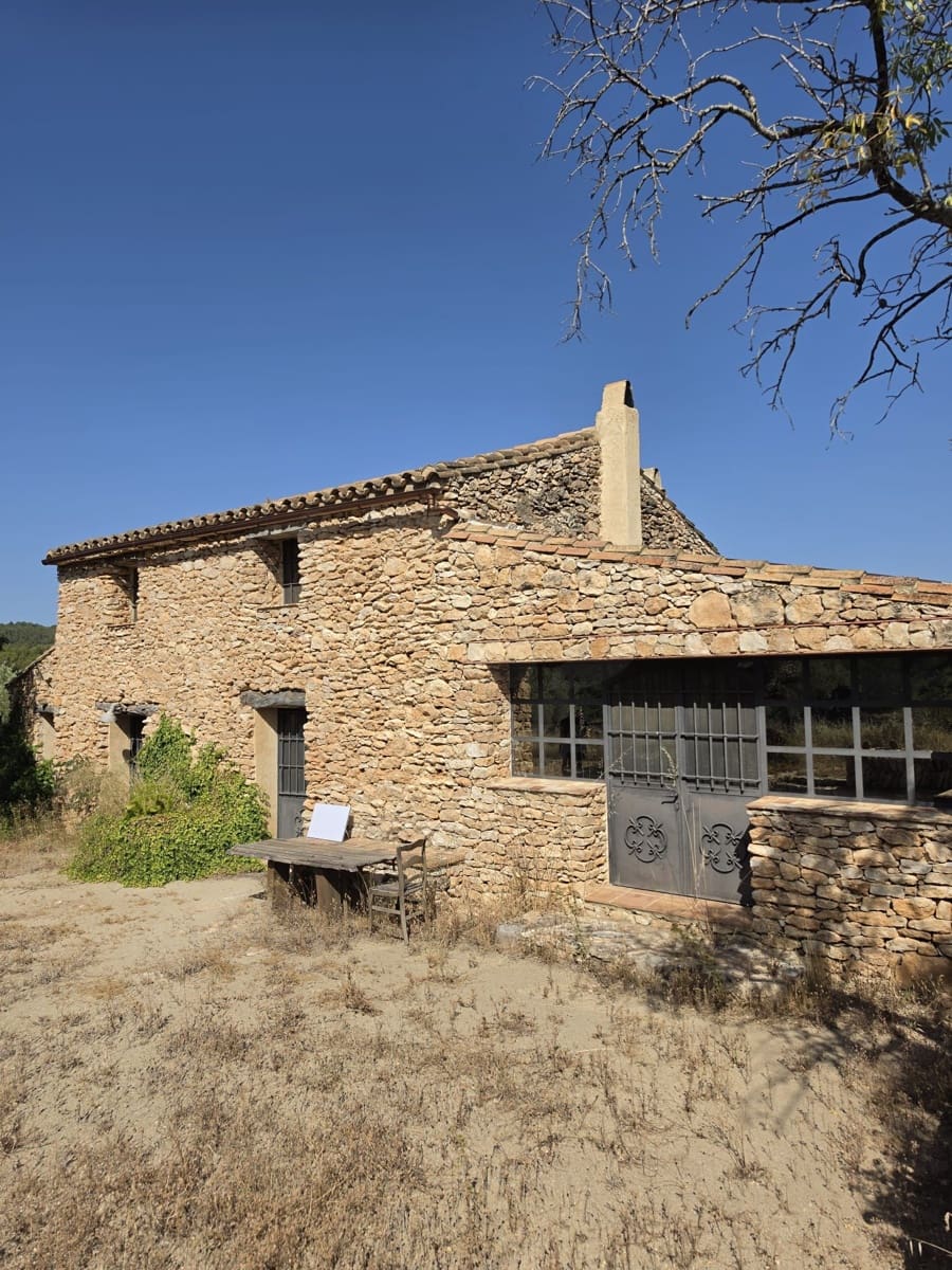 4 bedroom Finca/Country House for sale in Tarragona city - € 395,000 (Ref: 9991247)