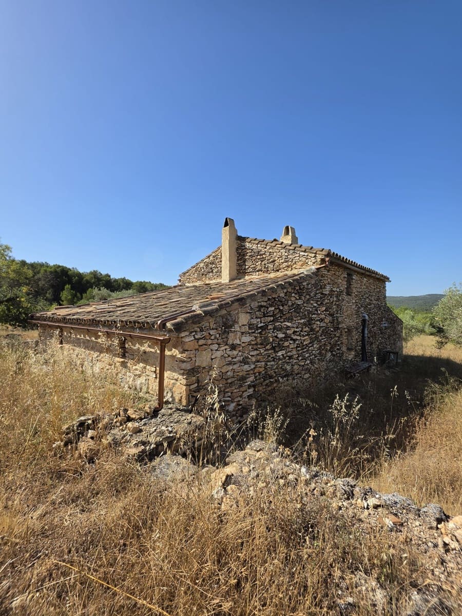 4 bedroom Finca/Country House for sale in Tarragona city - € 395,000 (Ref: 9991247)