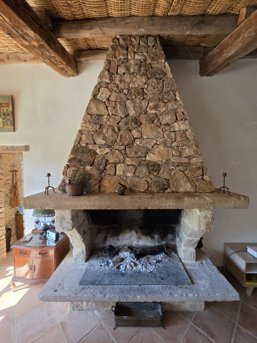 4 bedroom Finca/Country House for sale in Tarragona city - € 395,000 (Ref: 9991247)