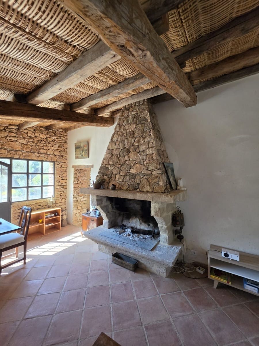 4 bedroom Finca/Country House for sale in Tarragona city - € 395,000 (Ref: 9991247)