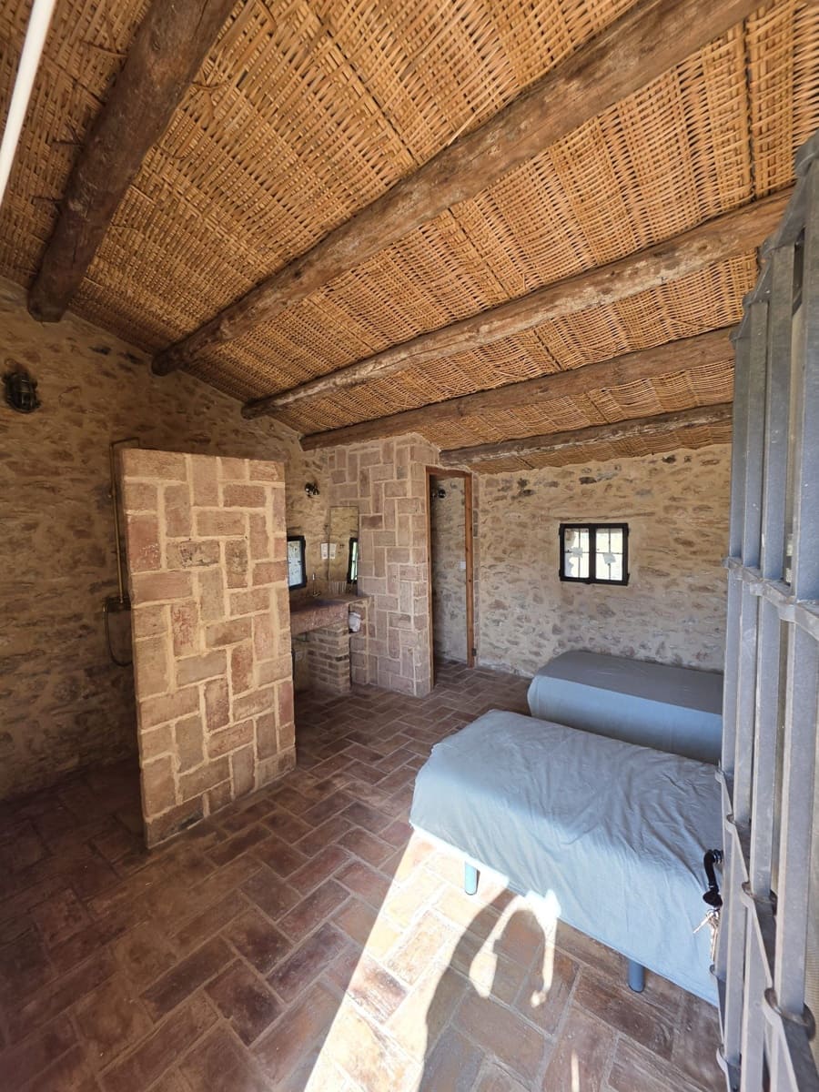 4 bedroom Finca/Country House for sale in Tarragona city - € 395,000 (Ref: 9991247)